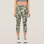 Olive Green Leaf Muster mit benutzerdefiniertem Te Capri Leggings (Vorderseite)