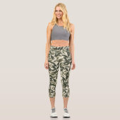 Olive Green Leaf Muster mit benutzerdefiniertem Te Capri Leggings (Vorderseite)