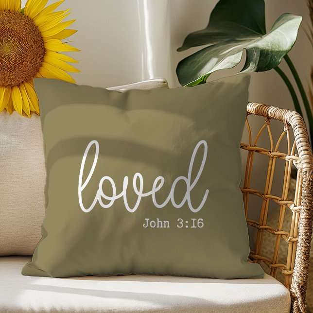 Olive Green Love Quote Throw Kissen (Von Creator hochgeladen)