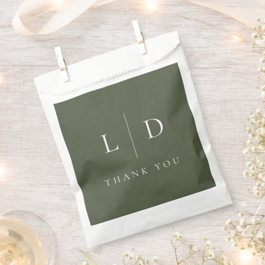 Olive Green Minimalistisch Monogram Wedding Geschenktütchen (Ausgeschnitten)