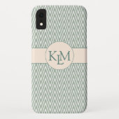 Olive Green Monogram mit Zickzack Muster Case-Mate iPhone Hülle (Rückseite)