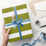 Olive Green und White Classic Horizontal gestreift Geschenkpapier<br><div class="desc">Horizontal gestrichelte Umschlagpapier für Olivgrün und Weiß</div>