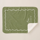 Olive Green Wavy Border Mit Monogramm Sherpadecke (Vorderseite (Horizontal))