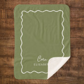 Olive Green Wavy Border Mit Monogramm Sherpadecke