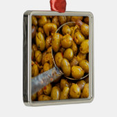 Oliven der Sorte Nocellara Etnea Ornament Aus Metall (Rechts)