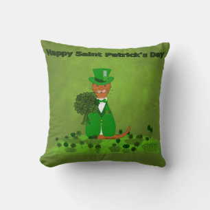 Oliver der Otter pflückt Shamrocks- Sankt Patrick Kissen