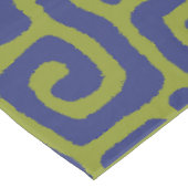 Olivgrünes und blaues abstraktes Muster Tischdecke (Schrägansicht)