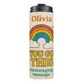 "OLIVIA SIE GOT DIESE ERMUTIGENDE BOTSCHAFT" THERMOSBECHER (Vorderseite)