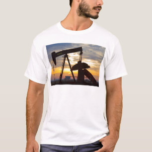 Ölquelle-Pumpen-Jack-Sonnenaufgang T-Shirt