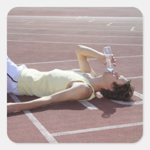 Olympisches Jahr 2012 Athleten trinken nach Rennen Quadratischer Aufkleber