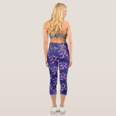 Om 5 Scattered Blue Monochrome Tie dye Capri Leggings (Rückseite)