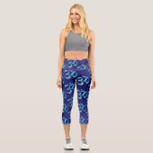 Om 6 Scattered Blue Monochrome Tie dye Capri Leggings (Vorderseite)