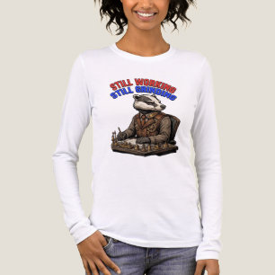 OM Arbeitet immer noch, schuftet weiter Dachs Tri-Blend Shirt
