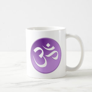 OM, in Lila und in weißem Kaffeetasse