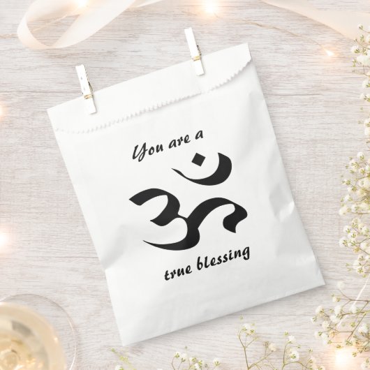 Om in Sanskrit 2 Geschenktütchen (Ausgeschnitten)