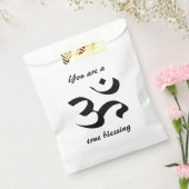 Om in Sanskrit 2 Geschenktütchen (Versiegelt)