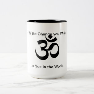OM ist die Änderungs-Tasse Zweifarbige Tasse