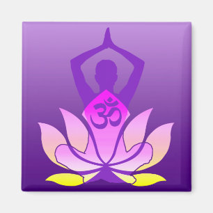OM-Lotos-Blumen-Yoga-Pose auf lila Steigung Magnet