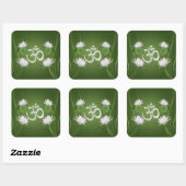 Om-Symbol mit Lotus-Blume auf grün Quadratischer Aufkleber (Blatt)