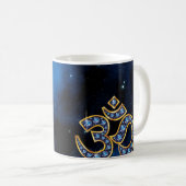 Om-Symbol mit "Sapphire"-Steinen Kaffeetasse (VorderseiteRechts)