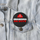 Oma auf der Schaltfläche "Feuerwehrmann" im Party Button (Beispiel)