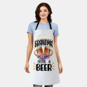 Oma braucht ein Bier, Funny Beer Tasse Blume Schürze (Getragen)