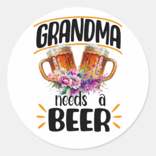 Oma braucht ein Bier Runder Aufkleber