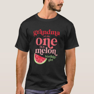 Oma der Frau in einem melonischen Geburtstagskind T-Shirt
