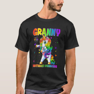 Oma der Geburtstagskünstlerin T-Shirt