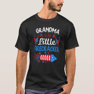 Oma der kleinen Firecracker am 4. Juli Geburt T-Shirt