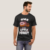 Oma des kleinen Donut-Geschlechts offenbart Kinder T-Shirt (Vorne ganz)