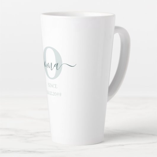 Oma Elegant Script Monogram Green White Latte Tass Milchtasse (Rechte Ecke)