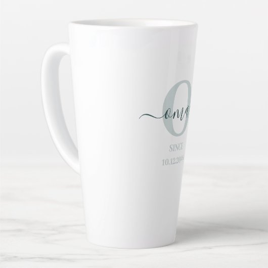Oma Elegant Script Monogram Green White Latte Tass Milchtasse (Linke Ecke)