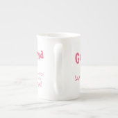 Oma Est 20xx Rosa Herzen und Pfeile Porzellantasse (Rückseite)