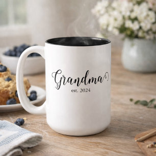 Oma Est Modern Black Schrift Benutzerdefiniertes D Zweifarbige Tasse