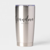 Oma Est Modern Black Schrift Custom Datum Thermobecher (Vorderseite)