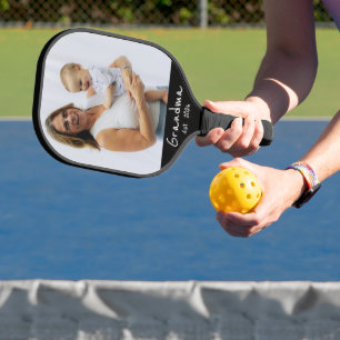 Oma gegründet weißes Schriftfoto Pickleball Schläger