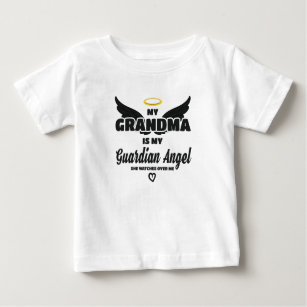 Oma Guardian Engel beobachtet mich im Gedächtnis Baby T-shirt