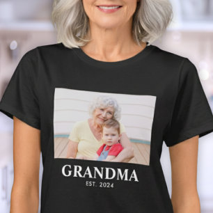 Oma hat ein mutiges Foto erstellt T-Shirt