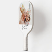 Oma hat ein unterhaltsames Skriptfoto eingerichtet Pickleball Schläger (Links)