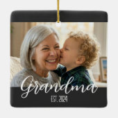 Oma hat minimalistisches weißes Skript-Text einger Keramikornament (Rückseite)