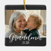 Oma hat minimalistisches weißes Skript-Text einger Keramikornament (Vorderseite)