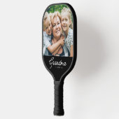 Oma hat modernes Skriptfoto eingerichtet Pickleball Schläger (Links)