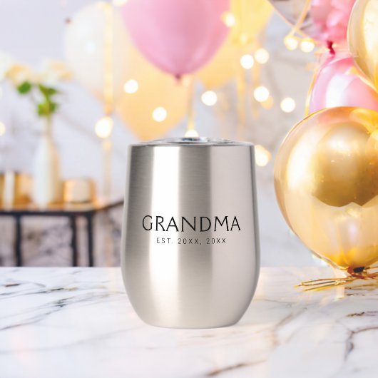 Oma hat neue Oma-Geschenke etabliert (Junggesellenabschied (gedreht))
