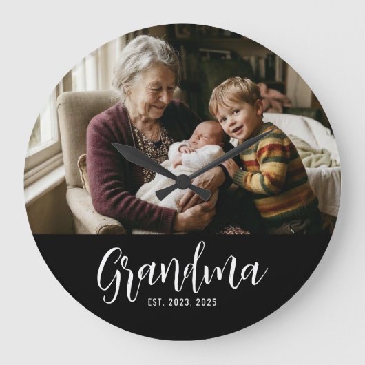 Oma hat Schwarz-Weiß-Script-Foto eingerichtet Große Wanduhr (Vorderseite)