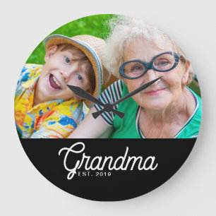 Oma hat Schwarz-Weiß-Script-Foto erstellt Große Wanduhr