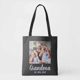 Oma hat weißes Schriftfoto eingerichtet Tasche