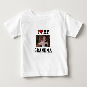 Oma: I LIEBE MEY GRANDMA Baby T-shirt