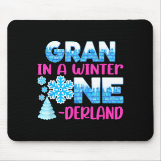 Oma in einem winterlichen Wunderland Geburtstagsmä Mousepad