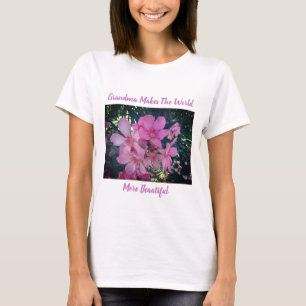 Oma ist eine wunderschöne Blume in Pink und Flora  T-Shirt